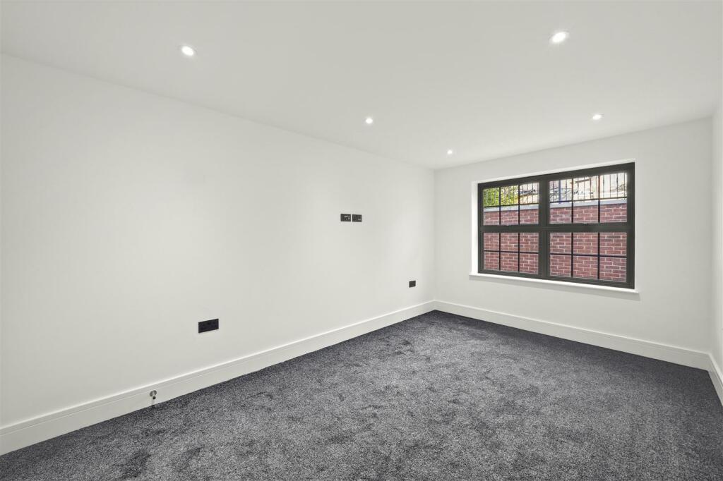 Flat 2 - 7, Sudbury Hill Close ,  - XhjGgySojSSqHv
