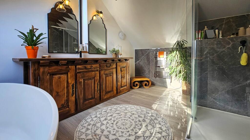 To Book A Viewing Call TPS Lostwithiel on 01208 87