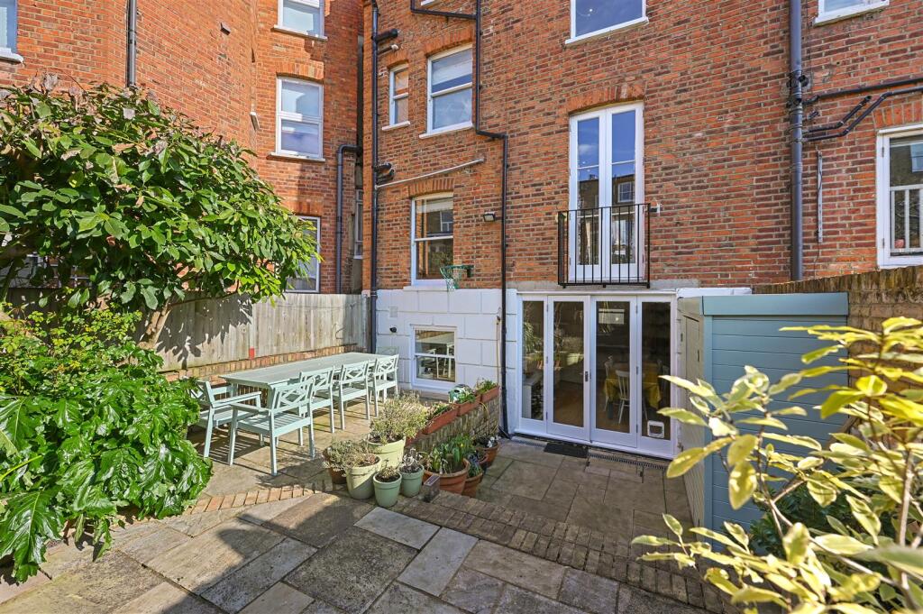 Bolingbroke Road - Garden