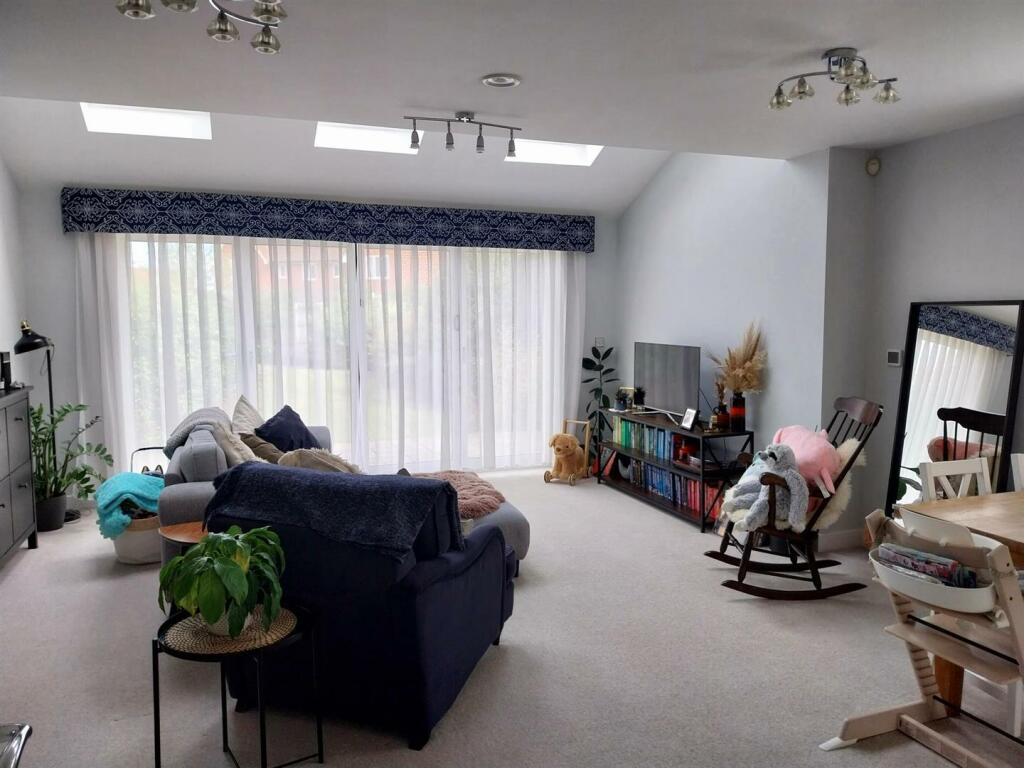 lounge.jpg