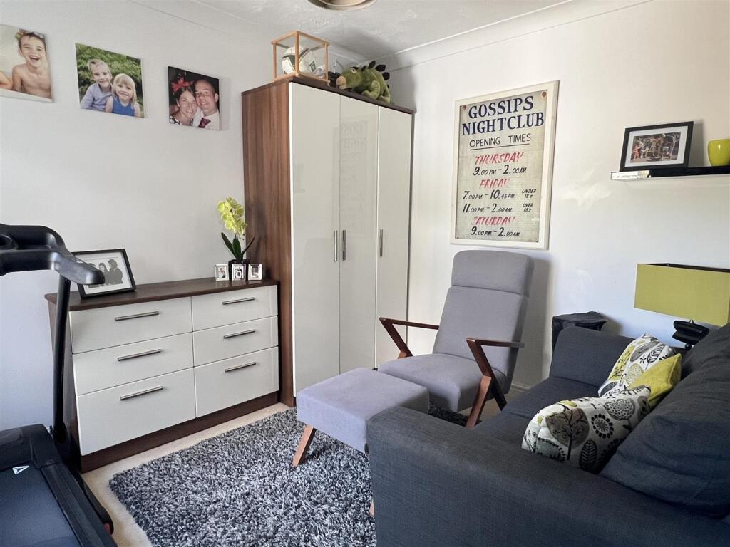 Bedroom/Study Room/Additional Lounge
