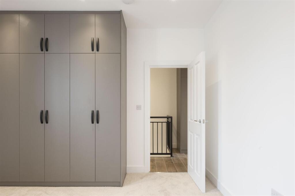 Flat 1, 80 Durham Road,10.jpg