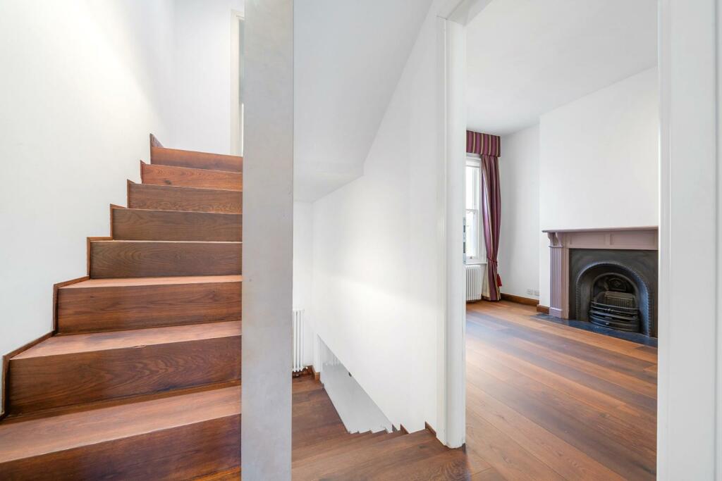 Hallway (1).jpg