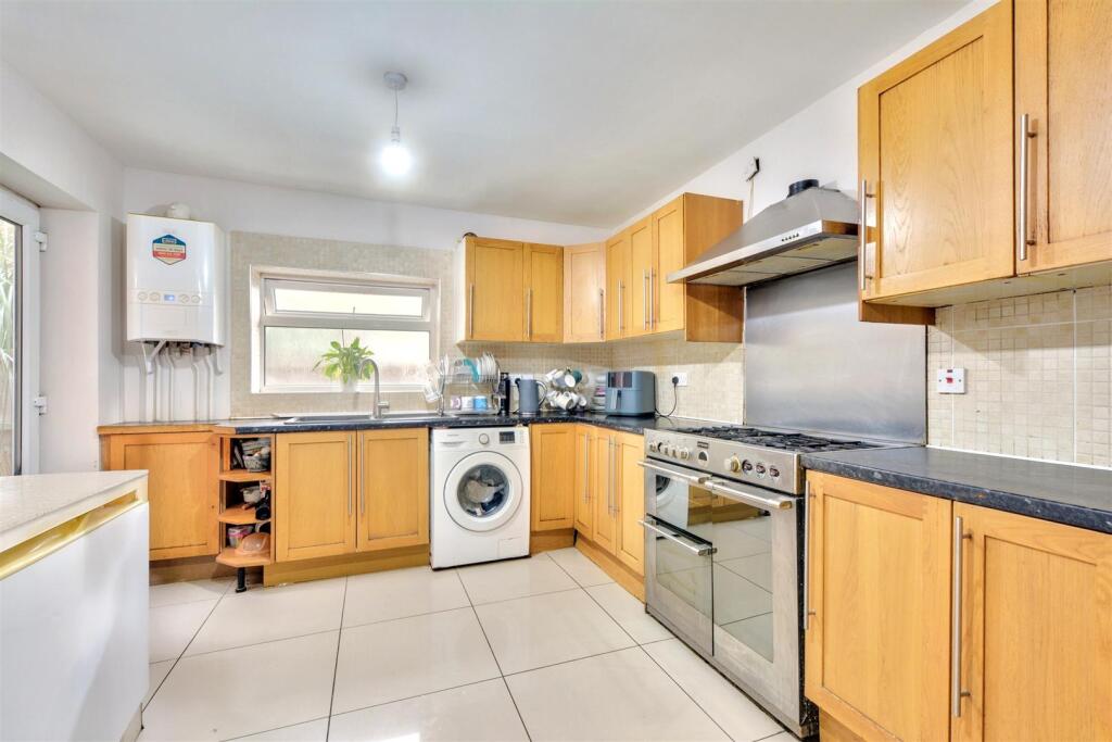 Kitchen_2.jpeg