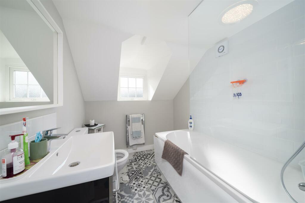 Preston Road 4- bath (5).jpg