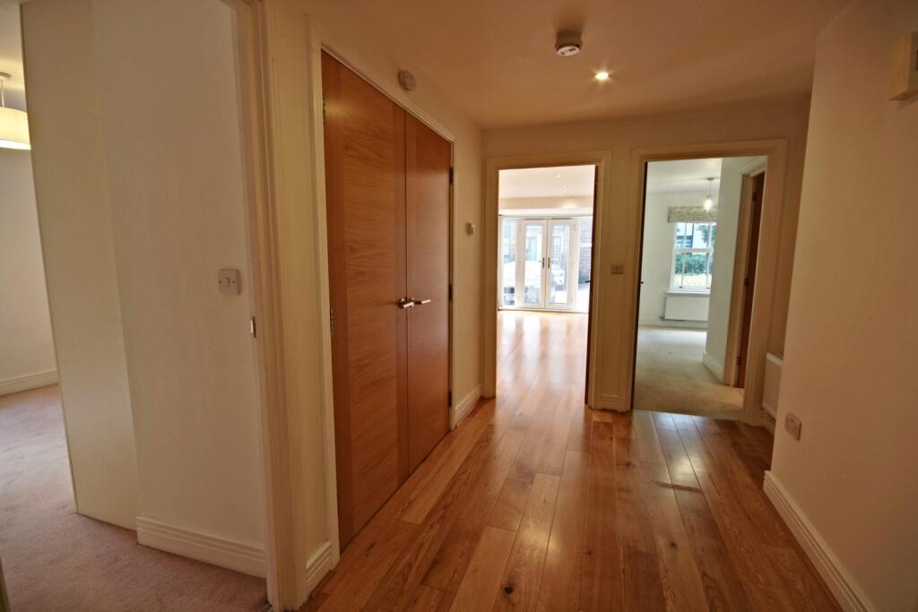 3 Holford Way - Hallway