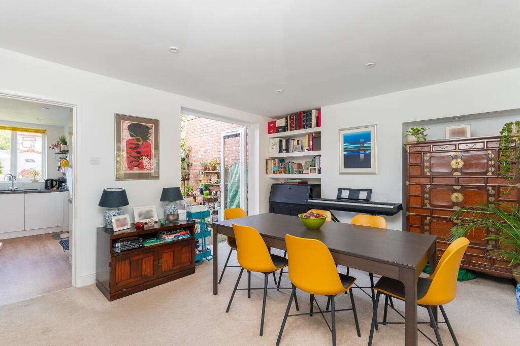 0B7RAN - Reception G.jpg