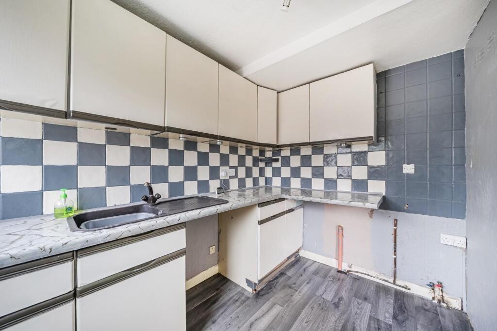 kitchen 1.jpg