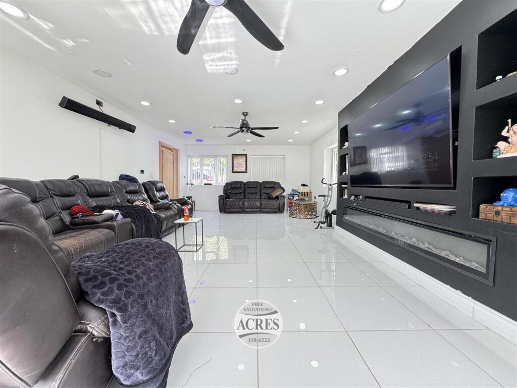 IMG_1635 (Large).jpg