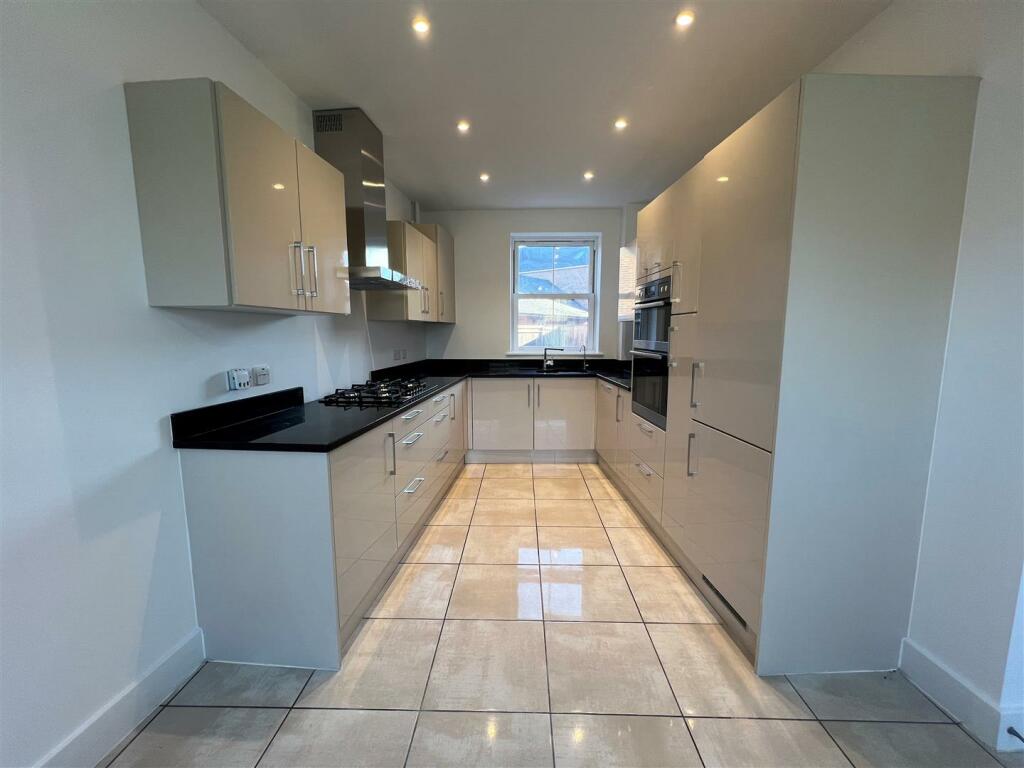 Kitchen/ Dining room