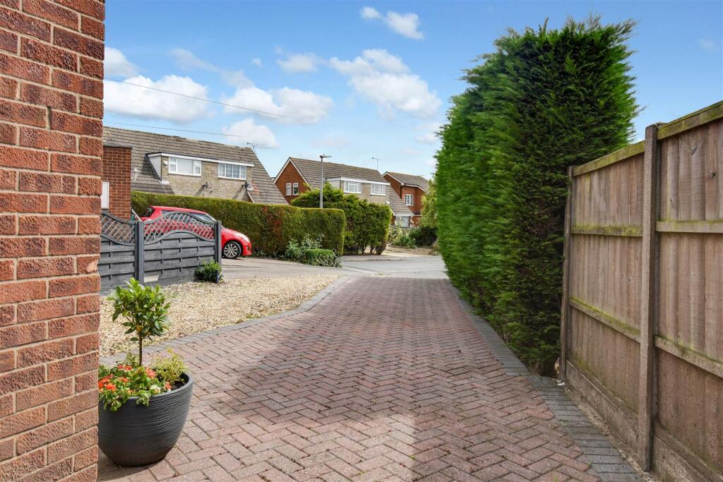 DRIVEWAY FRONT
