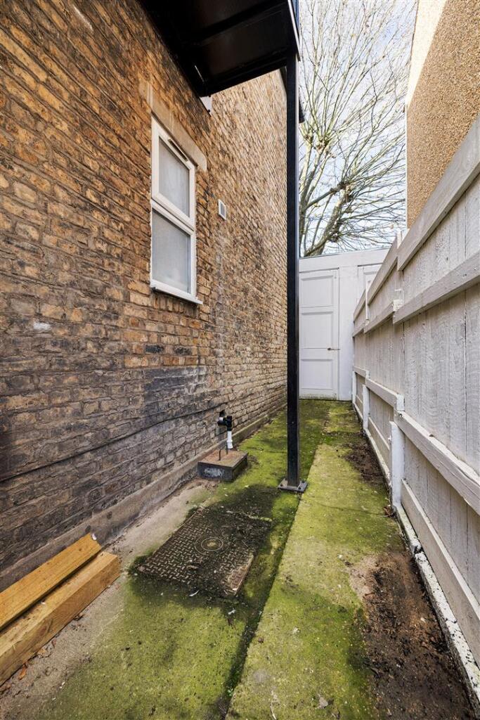 Central Park Road, E6