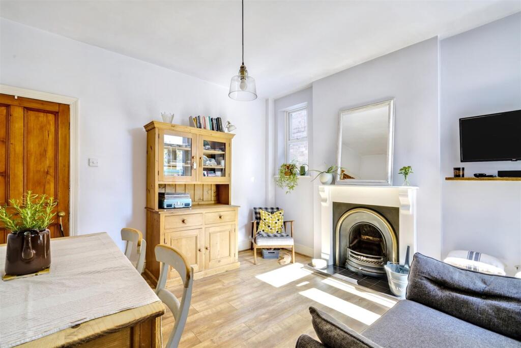 Dinning room 1_1.jpeg