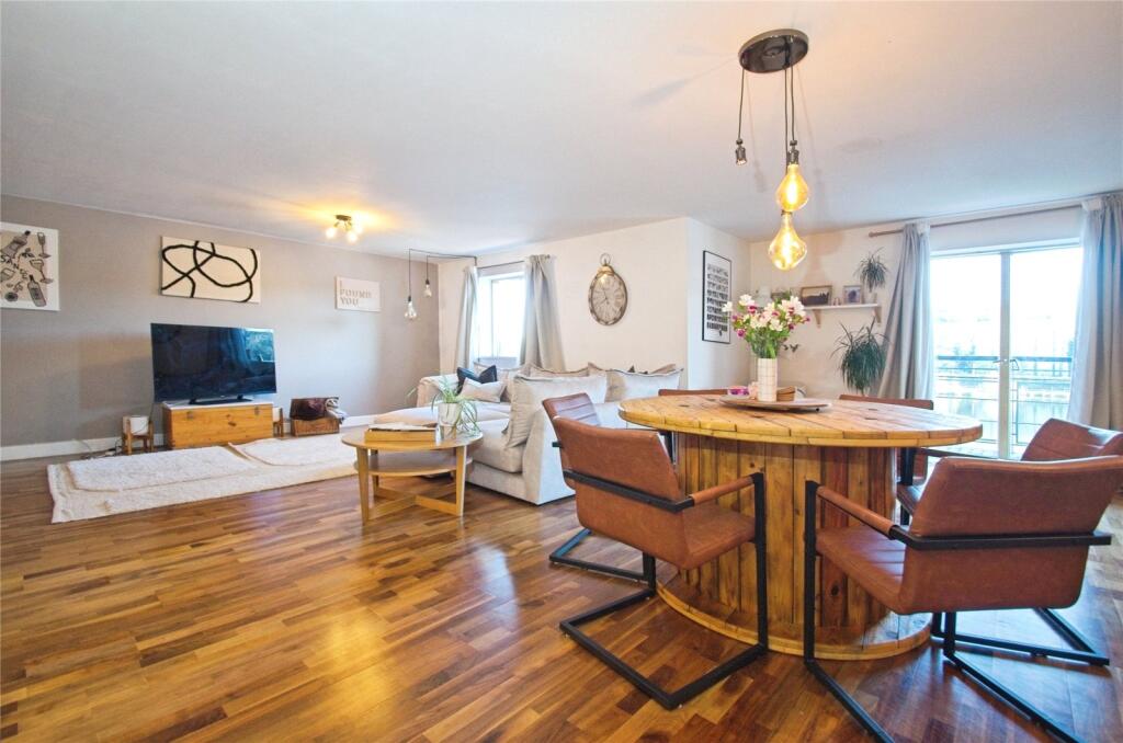 Living/Dining Area