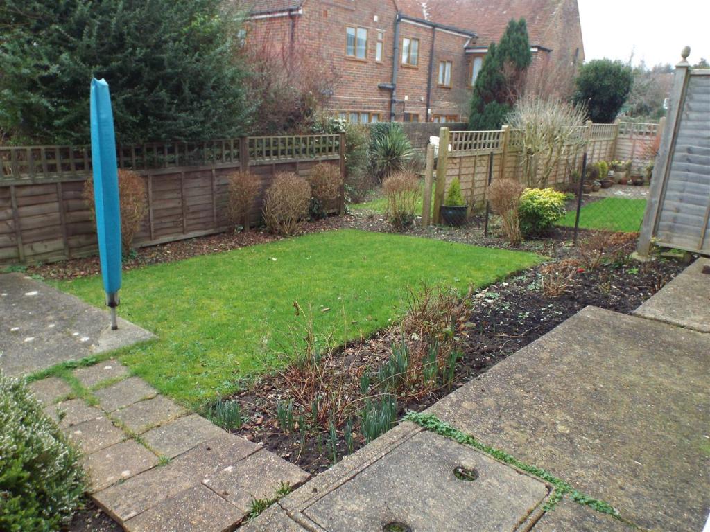PRIVATE REAR GARDEN