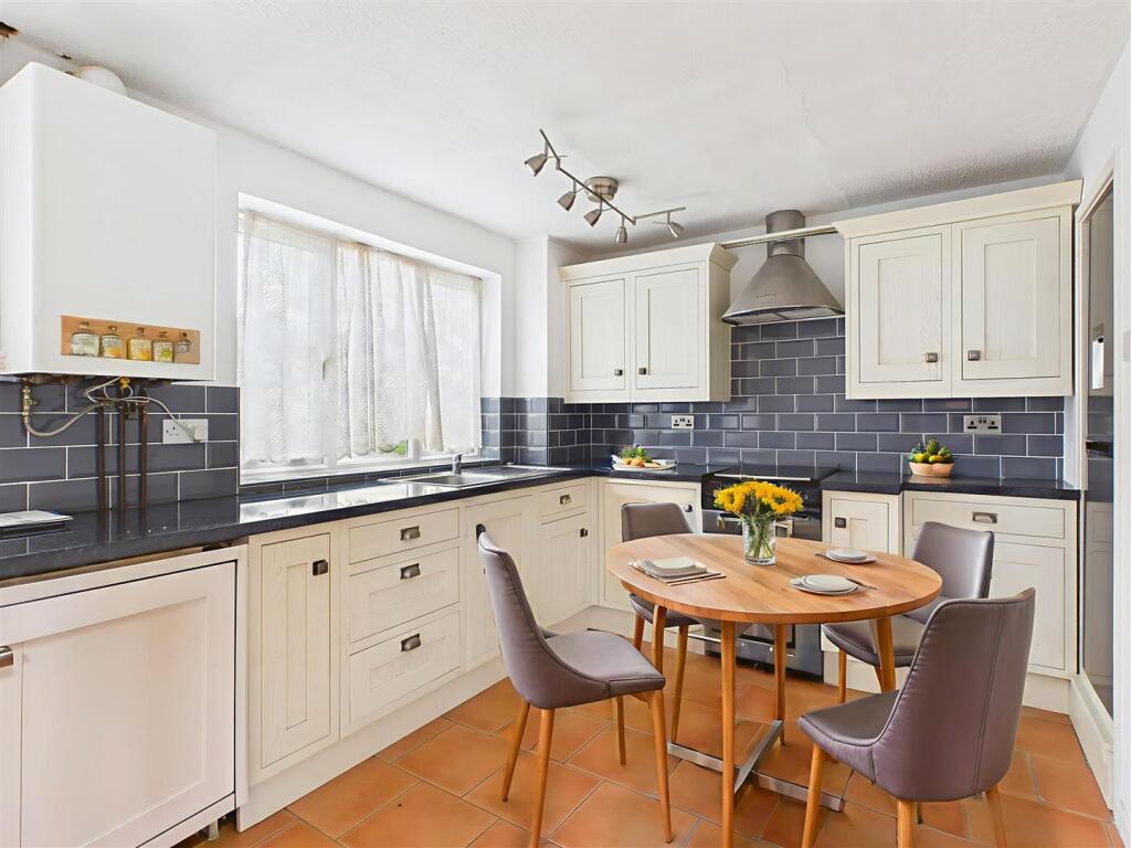 CAM05497G0-PR0031-STILL003_alt - Kitchen - Modern 