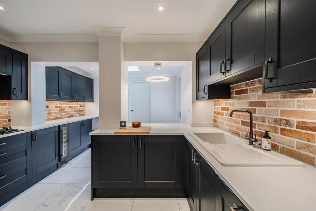 50 Salisbury Court-15.jpg