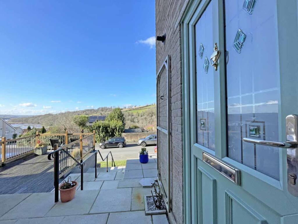 Holly Park Drive 46 Entrance.jpg