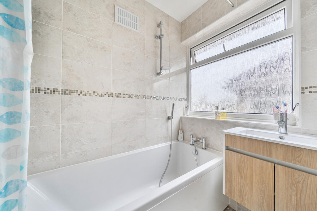 1365527-1-68ee4bb...