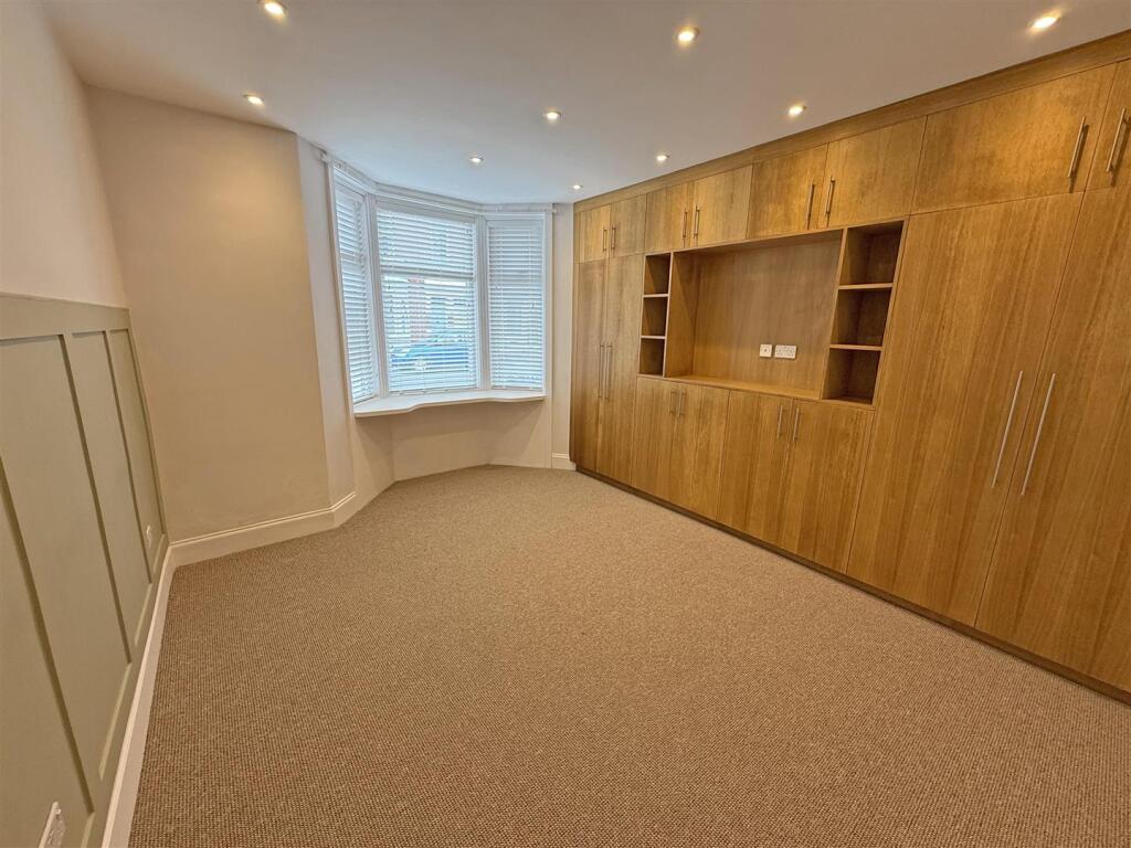 Bedroom 1.jpg