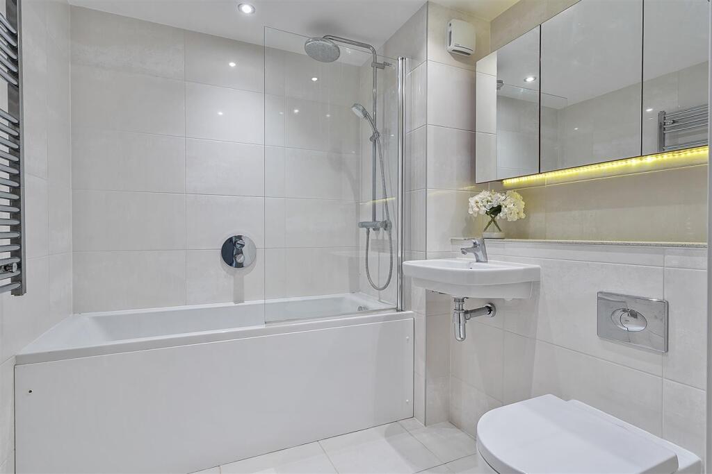 Bathroom.jpg