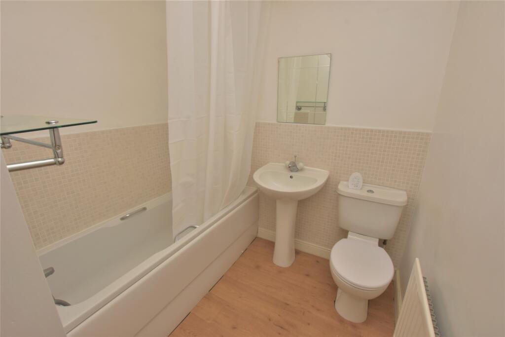 RBD52 BATHROOM