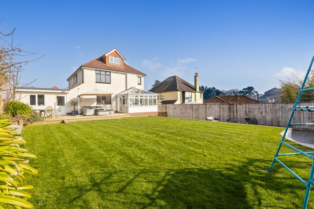 A04 - 20 Laura Grove Paignton Externals - 250305