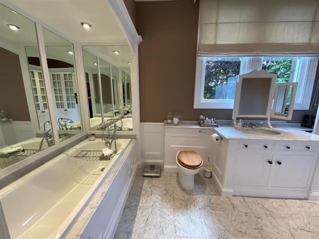 En-Suite Bathroom