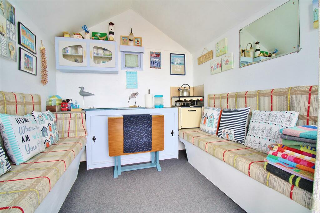 Kitchen/Dining Area
