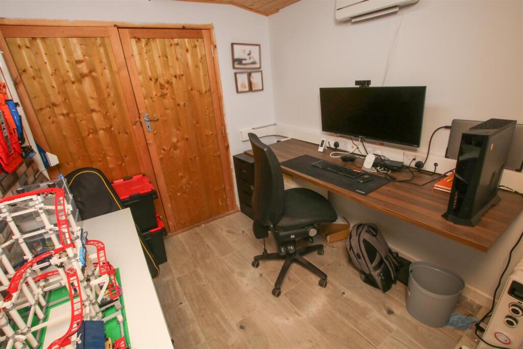 OFFICE/ LEISURE BUILDING