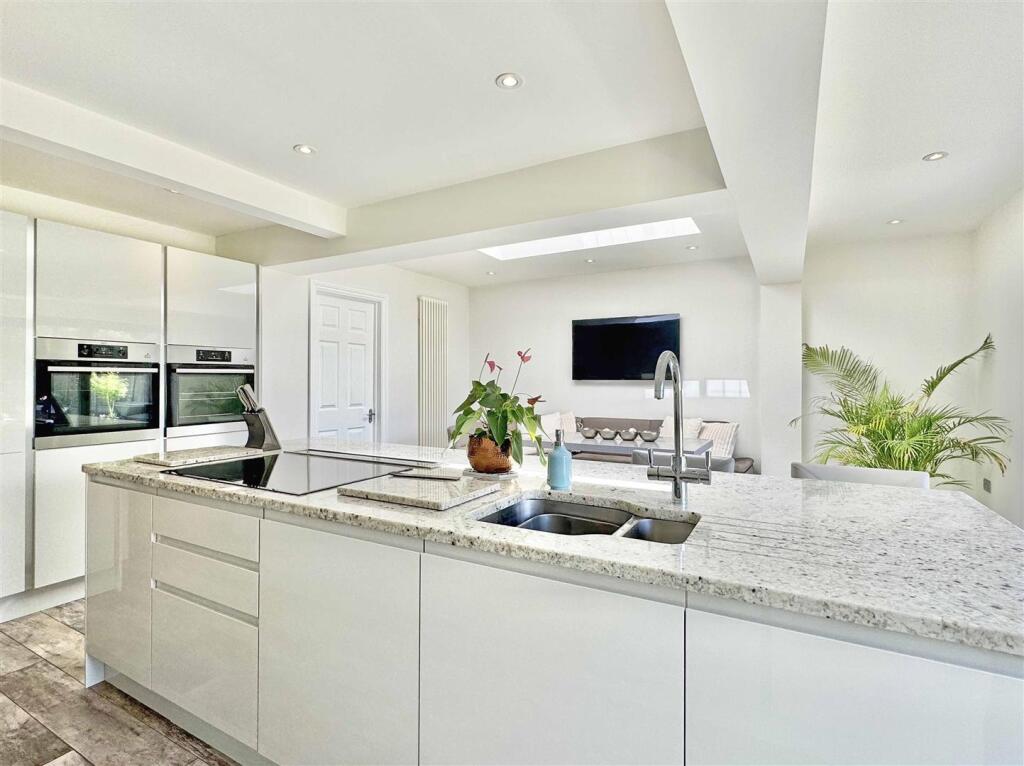 Kitchen c.jpg