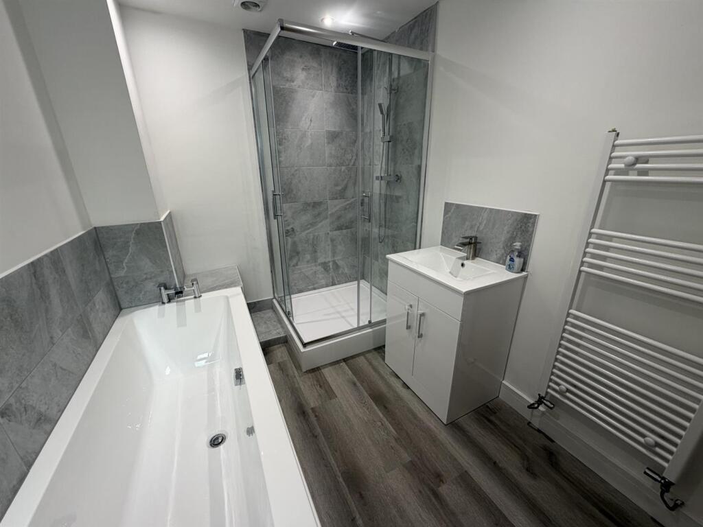 Bathroom 2.jpg