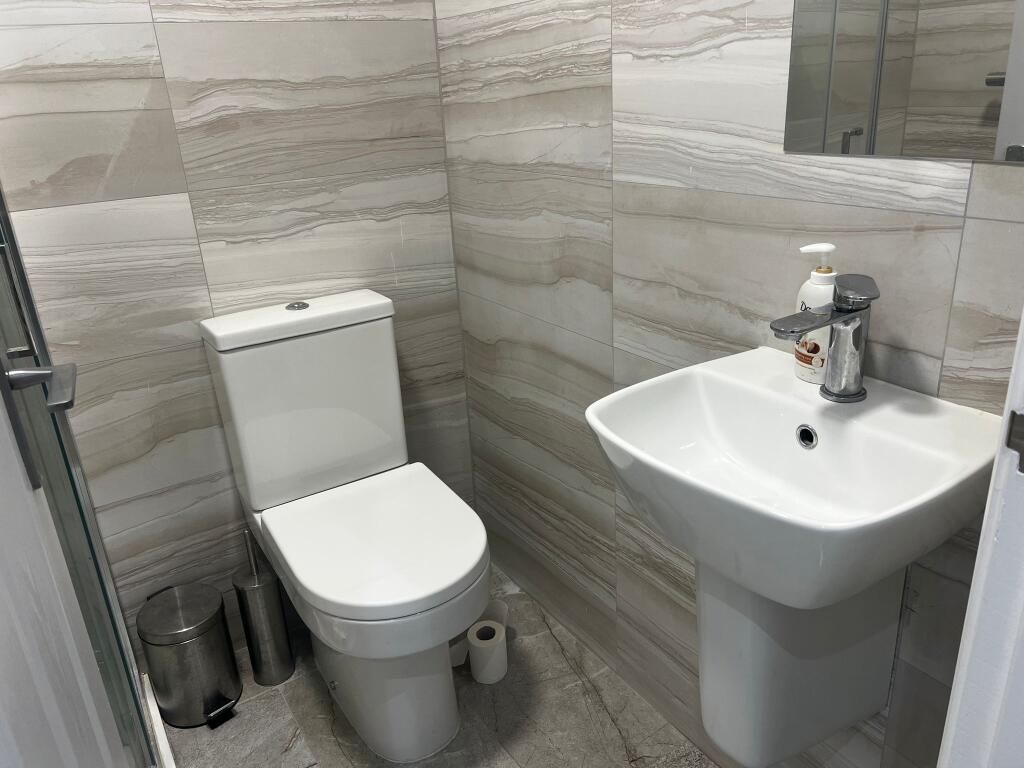 Ensuite Room  2 