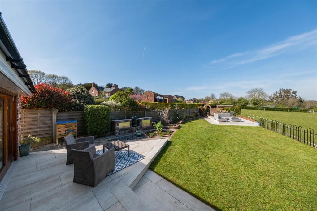 1 Beech Court-002.jpg