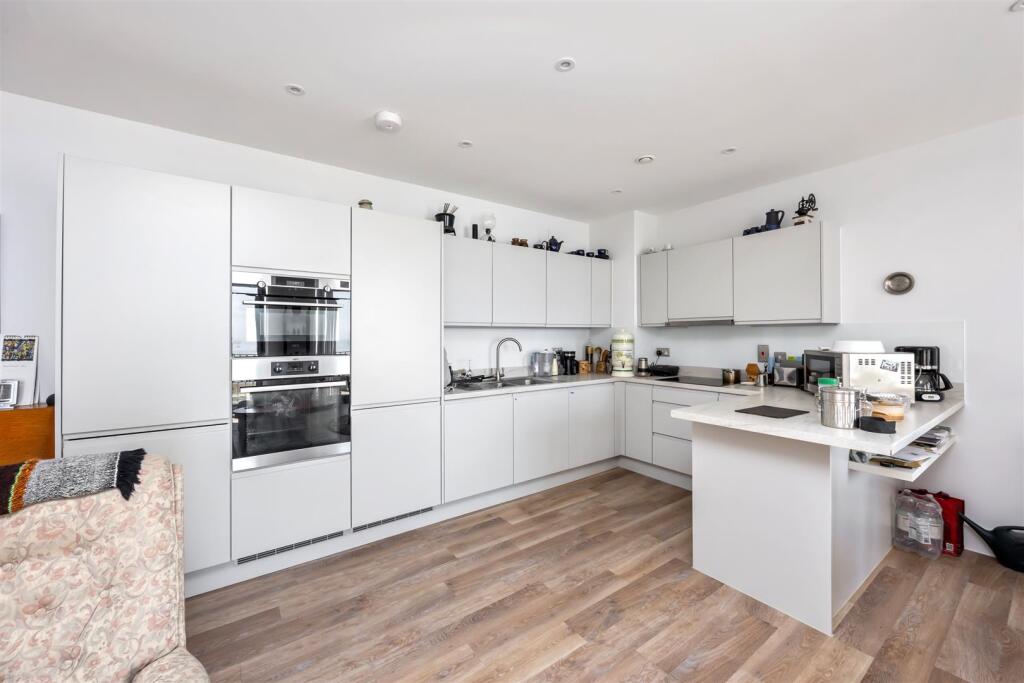 Bayside Apartments, Flat 90-016.jpg