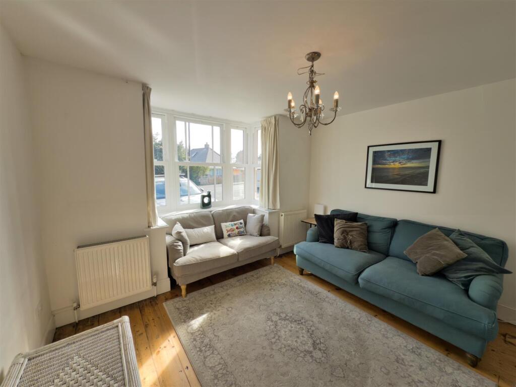 Living Room 3.jpg