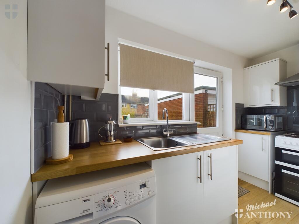 CAM03218G0-PR0517-STILL008