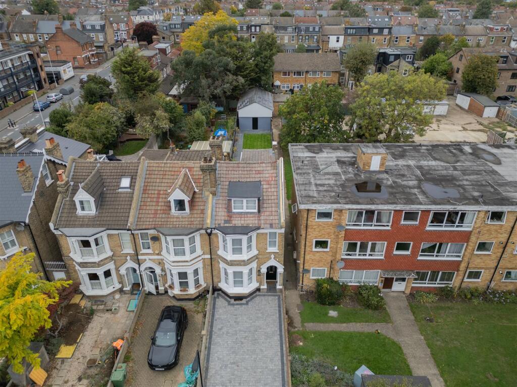 Hainault Road, E11