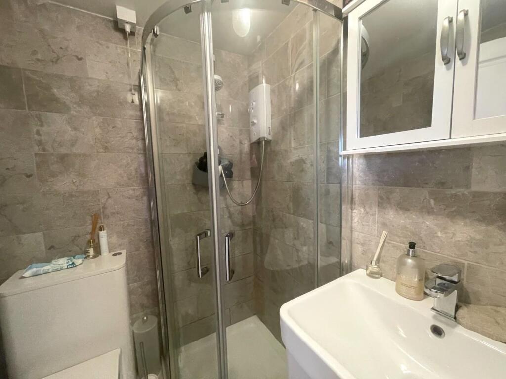 Annexe shower room.JPG