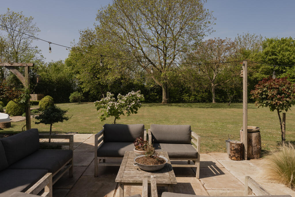 280878 - Nine Elms, Ringshall (exteriors)-5.jpg