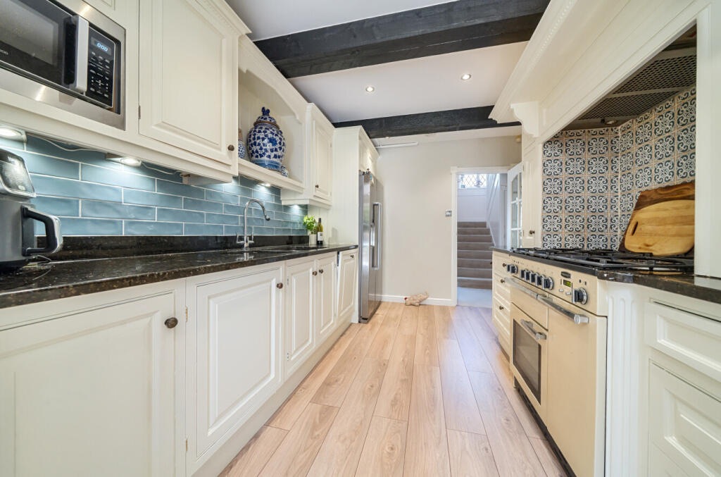 1315850-19-685ee1...