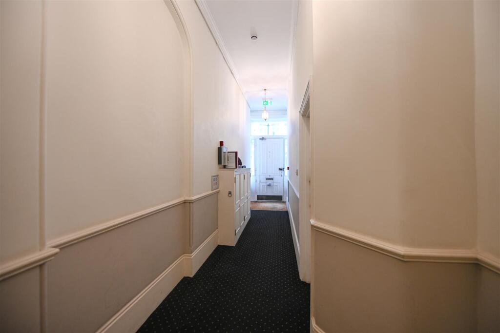 Hallway    .jpg