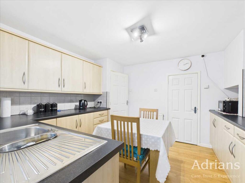 KITCHEN /