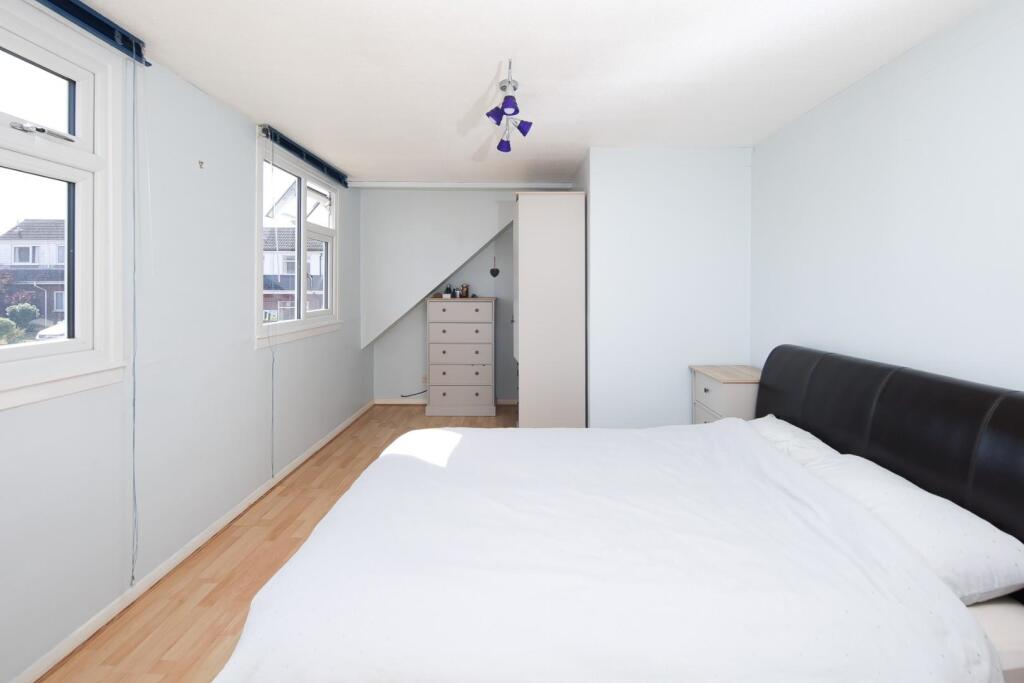 10 Severn Close-2.jpg