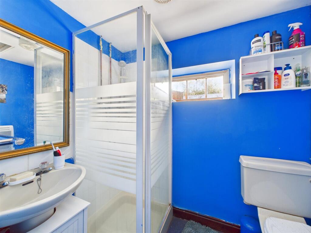 BEDROOM &amp; ENSUITE