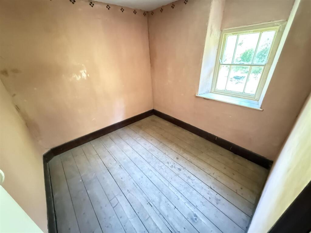 BEDROOM 5