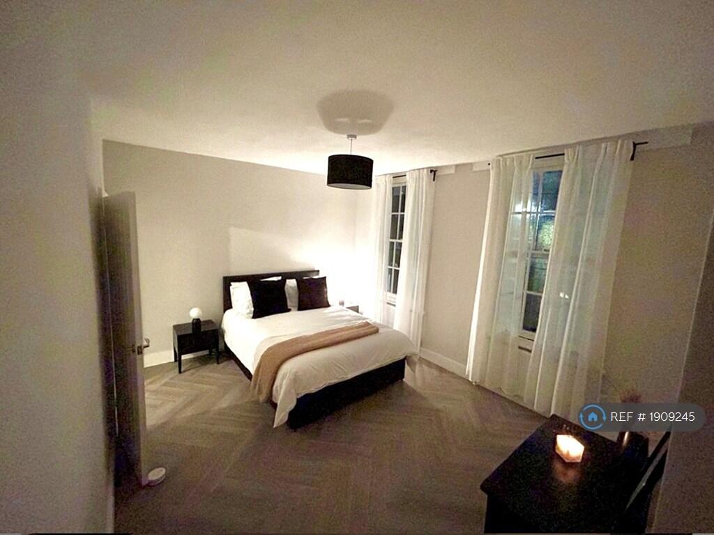 Large Spacious Double Room