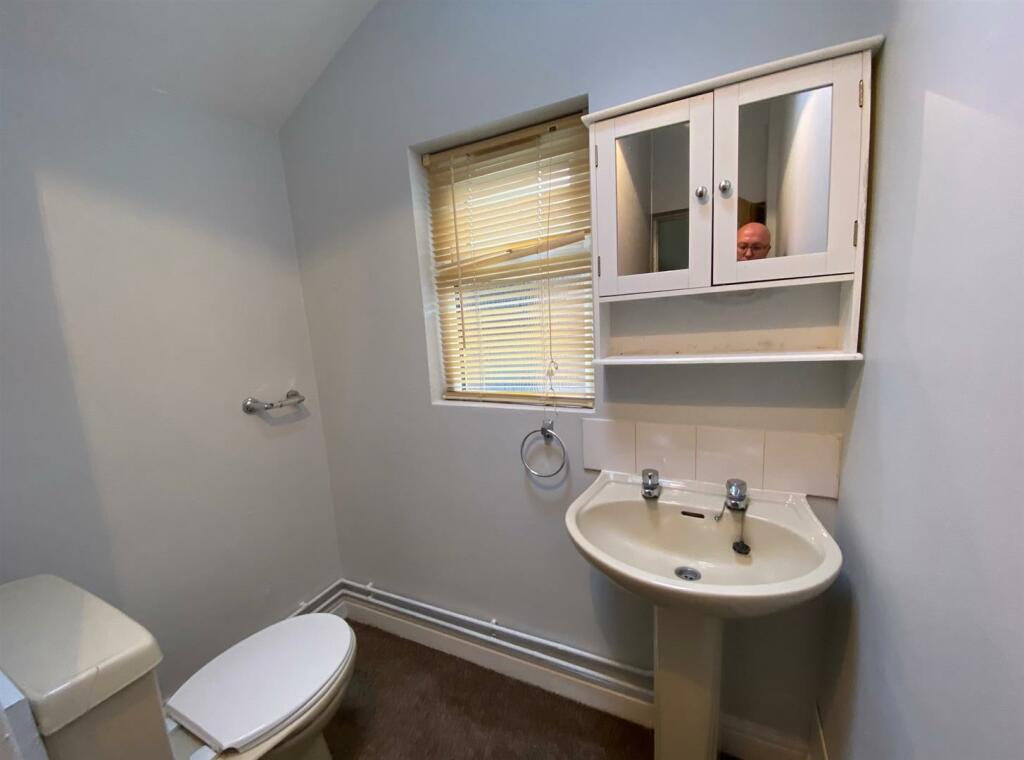 Bathroom 2.jpg