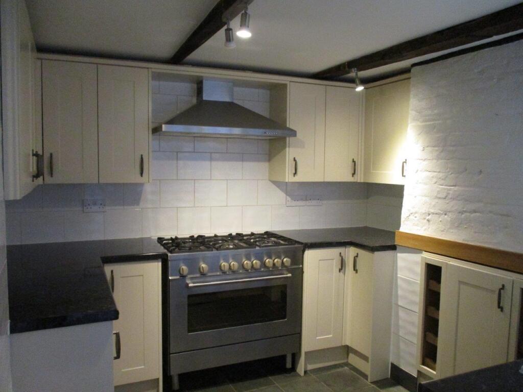 Kitchen 1.JPG