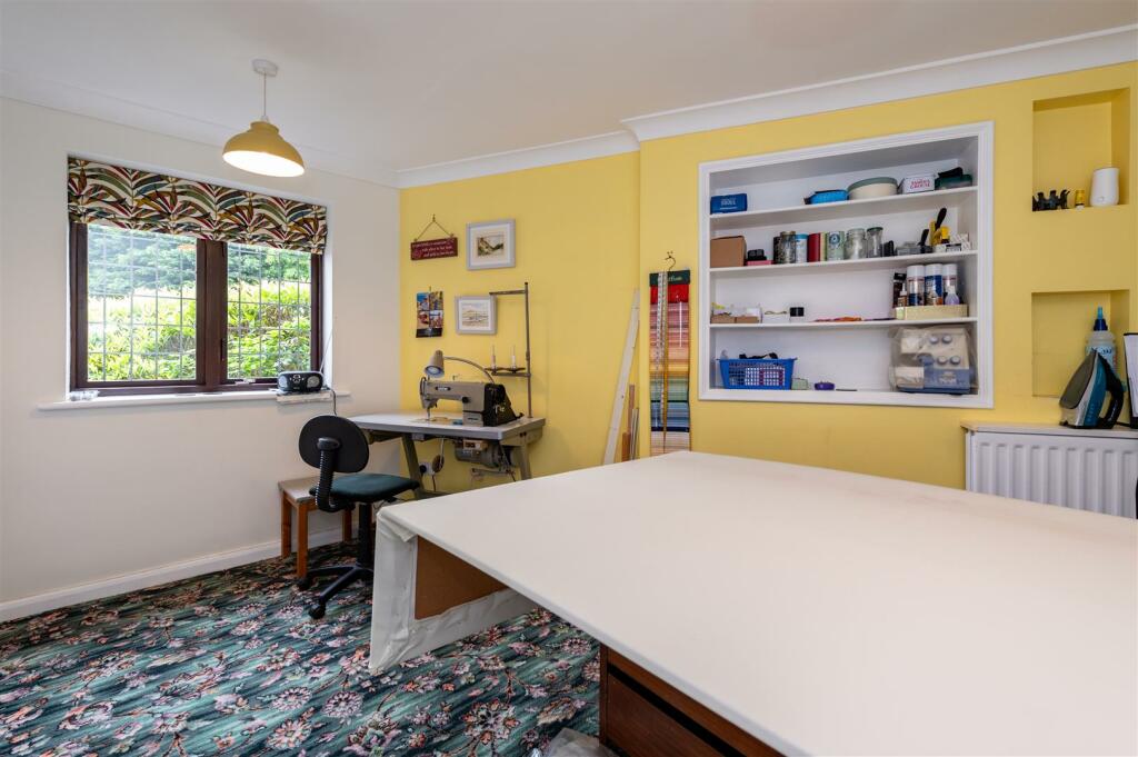 18 Kenilworth Drive internals-15.JPG